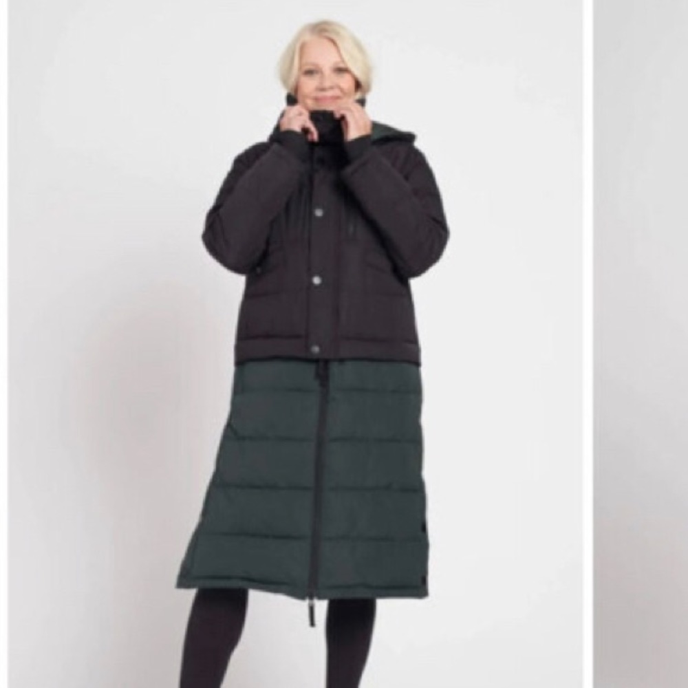 Universal Standard hybrid puffer in black/pine